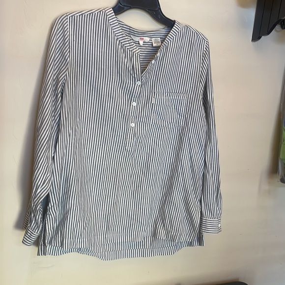 Levi’s Casual Top! Large - Picture 1 of 6